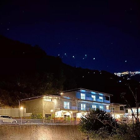 Sl Manor Hill Resort Mussoorie Kültér fotó