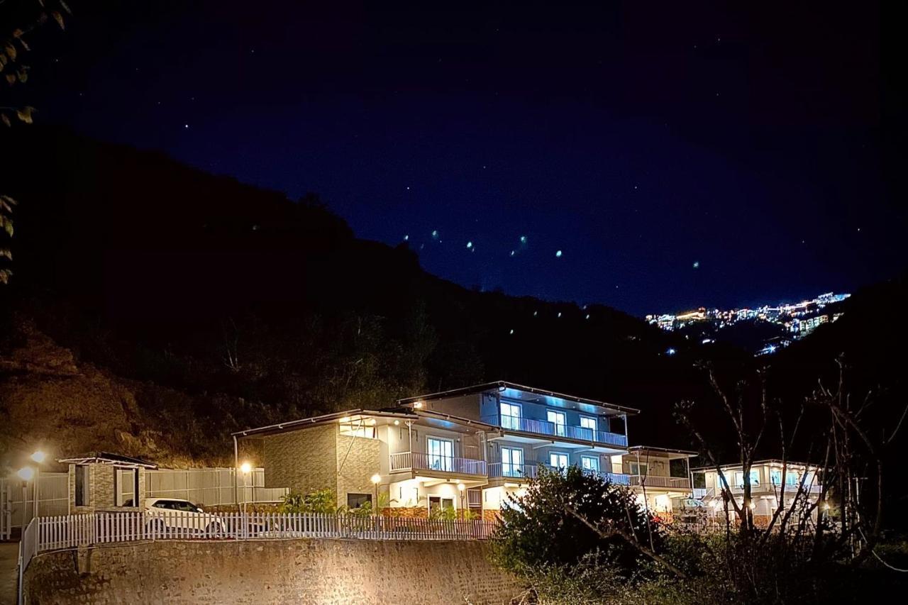 Sl Manor Hill Resort Mussoorie Kültér fotó