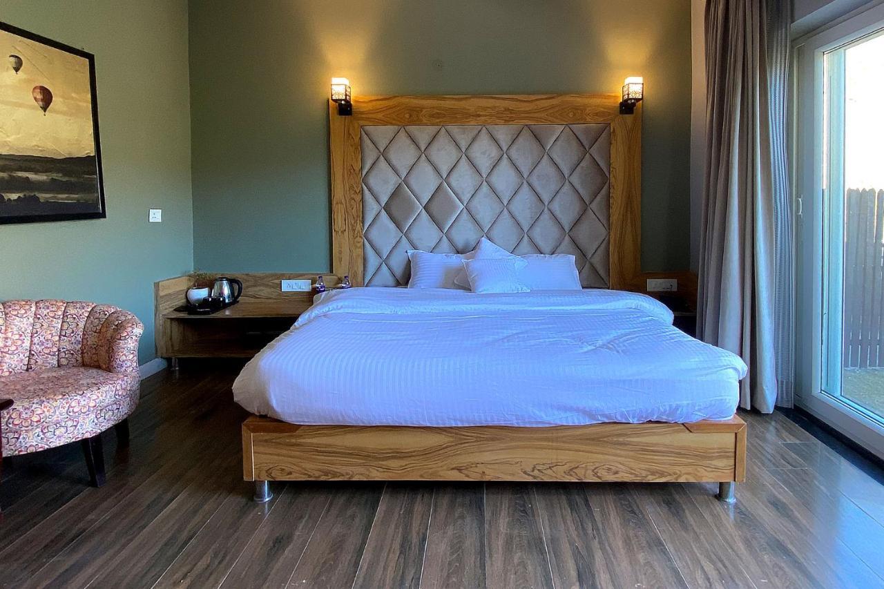 Sl Manor Hill Resort Mussoorie Kültér fotó